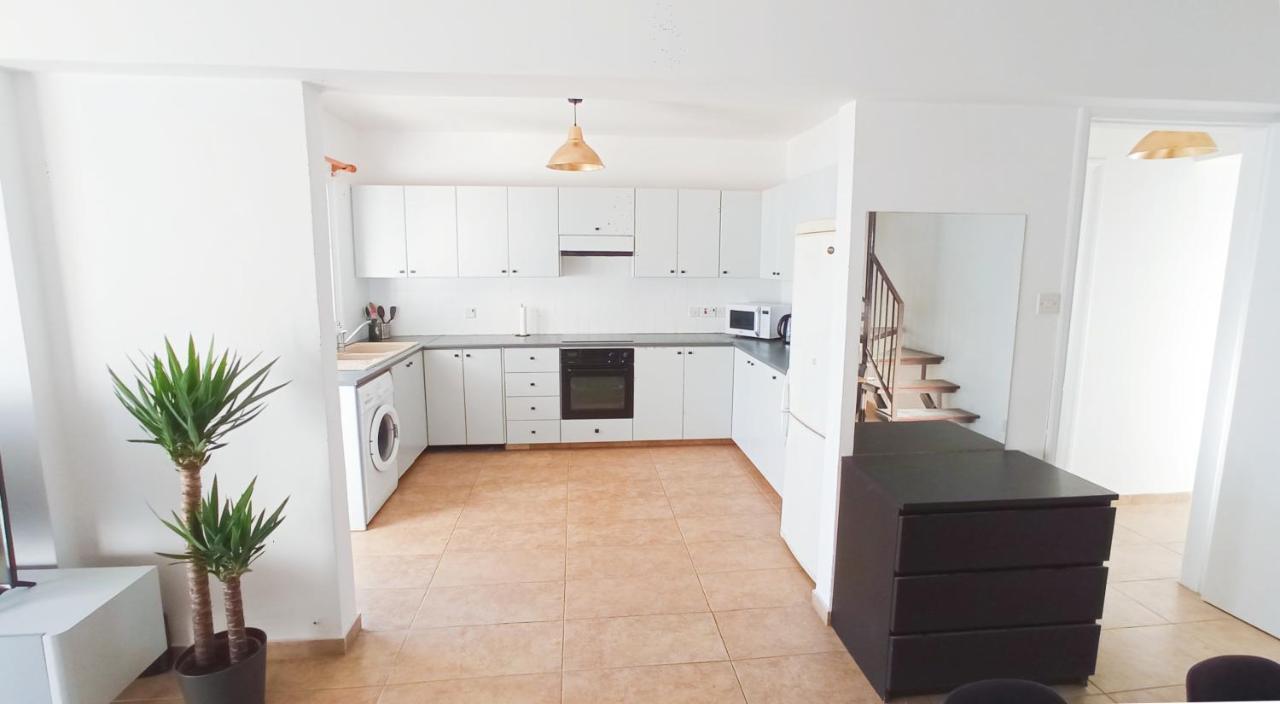 Luxury Maisonette Apartment -Sea View, Netflix, Gym- 5 Min From Beach Ларнака Экстерьер фото