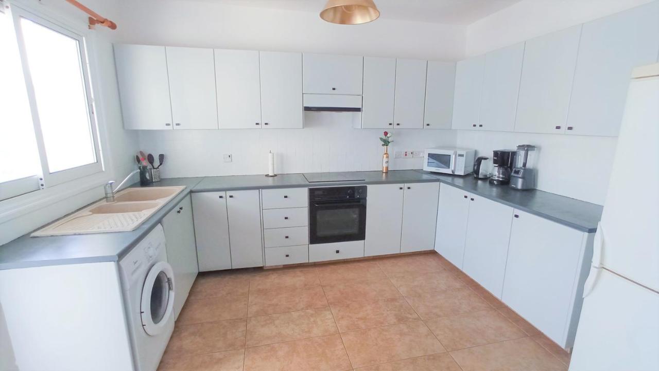 Luxury Maisonette Apartment -Sea View, Netflix, Gym- 5 Min From Beach Ларнака Экстерьер фото